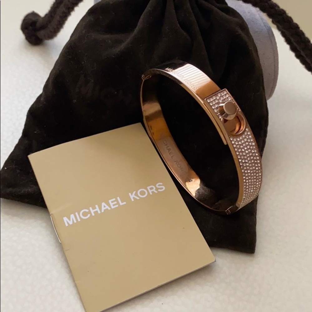 Michael Kors. Rose gold. Bracelets